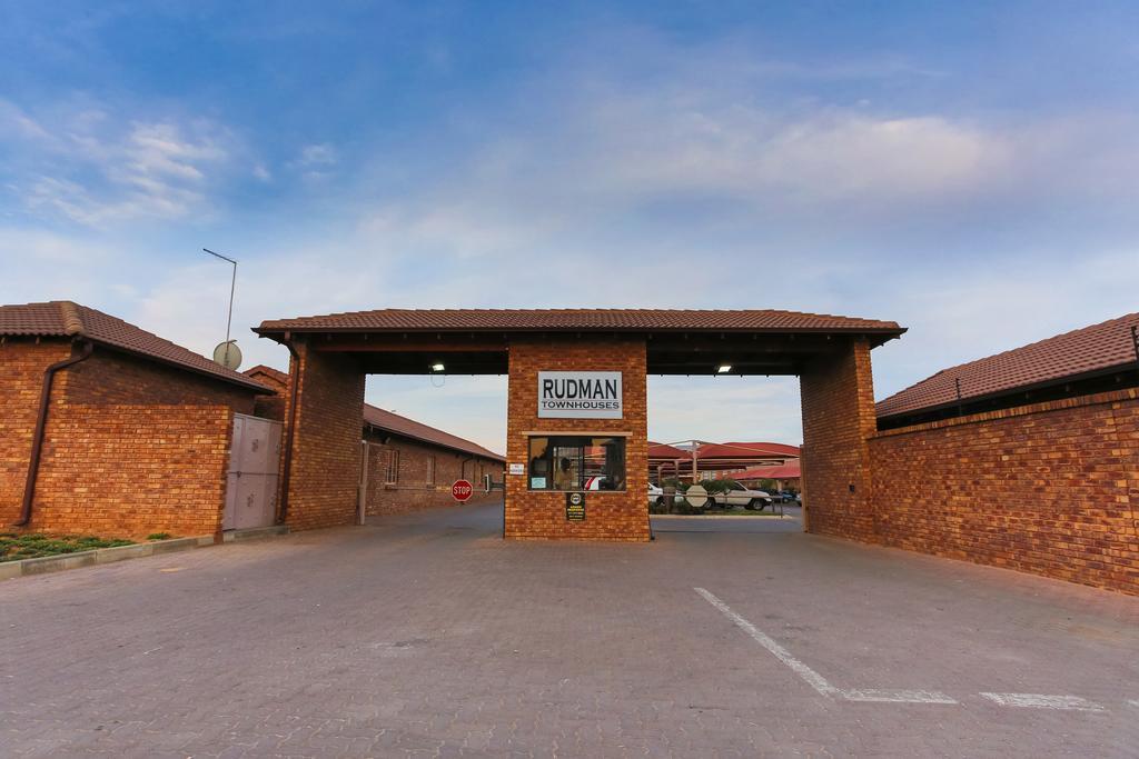 Rudman Townhouses - Or Tambo Airport Boksburg Kültér fotó