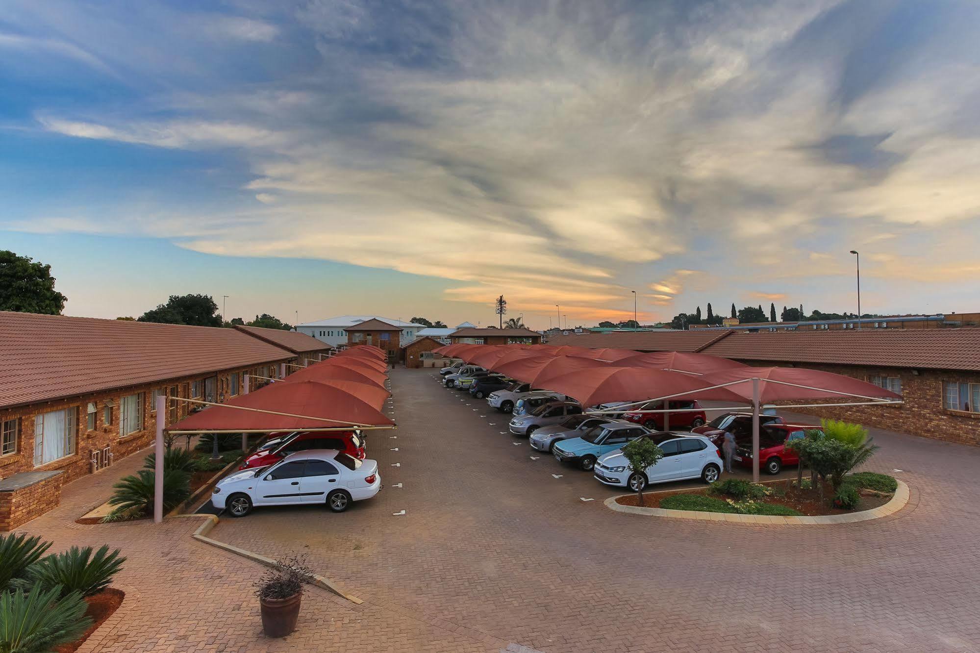 Rudman Townhouses - Or Tambo Airport Boksburg Kültér fotó